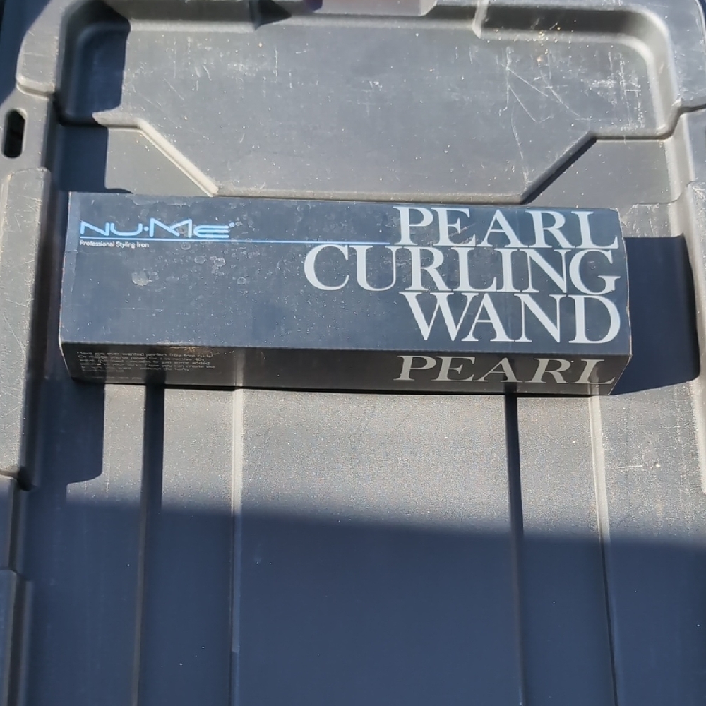 NuMe Pearl Curling Wand in Black Box